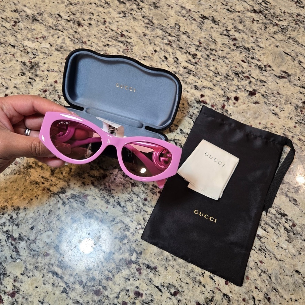 NEW Gucci Pink Oversized Sunglasses with Accessories
